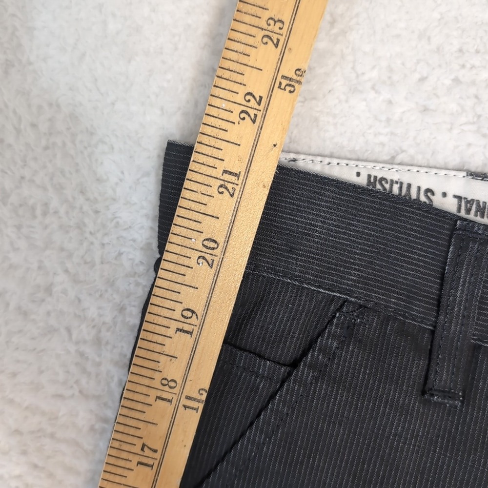 NEW VANS Black Lightweight OFF THE WALL Casual Skate Surf  Shorts Kids 18 30"x11 - Picture 3 of 8